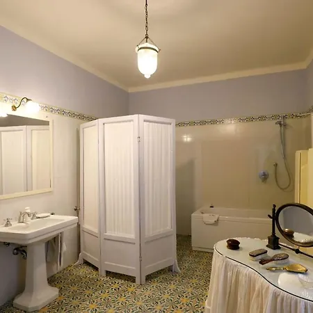 فيلة La Strega *